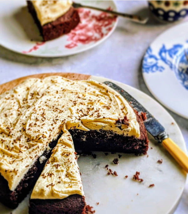 Easy Chocolate Cake with White Chocolate Buttercream | Recipe | Silverwood - Silverwood Bakeware